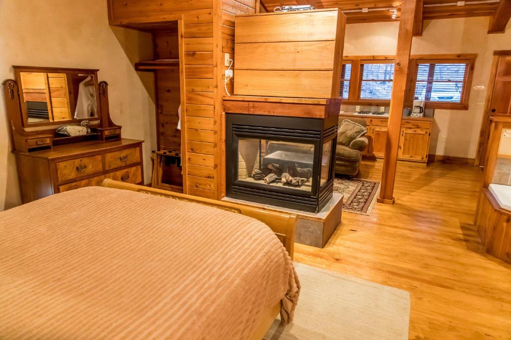 Ruidoso House | Riverside Cottage #27
