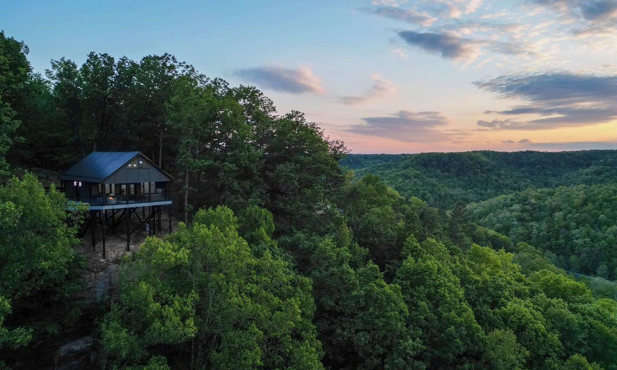 Denniston Cabin | Robyn's Nest -Sky Ridge Retreats - Views- Hot Tub