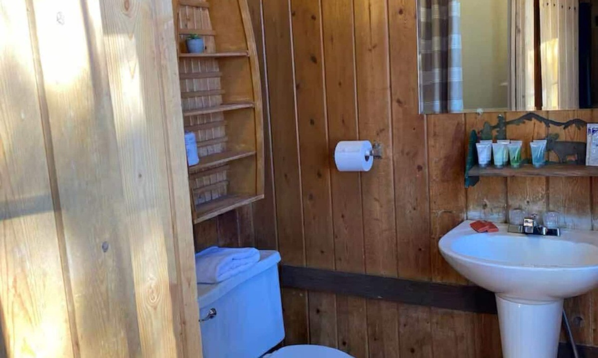 Eagle Nest Cabin | Room 1 - Cozy Lake Getaway 15 Mins from Red River/Angel Fire, NM