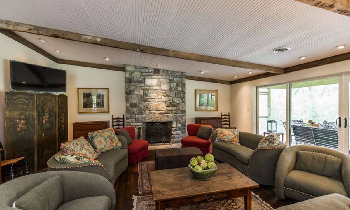 Nicholasville House | Rural Kentucky River Palisades Cabin/Past Distilry