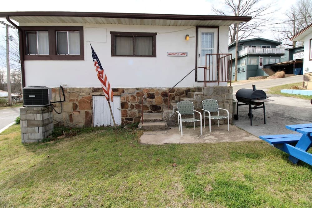 Rockaway Beach Cabin | Rustic Cabin on Lake Taneycomo, Perfect for Your Next Fishing Vacation in Rockaway Beach, Missouri