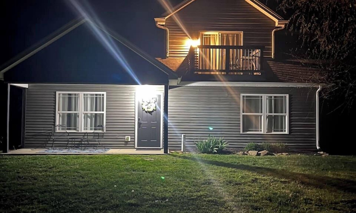Taylorsville Cottage | Ryes & Shine-Cottage 77 Hot Tub+Lake+Bourbon Trail