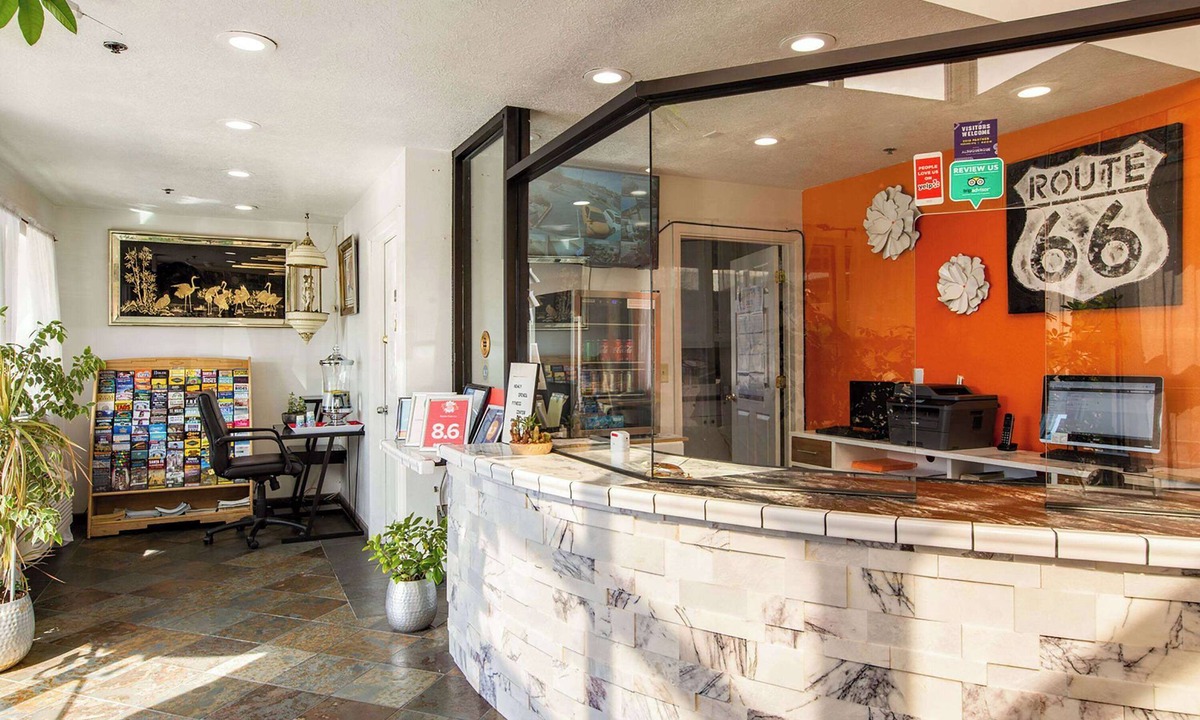 Westside Hotel | Sandia Peak Inn Old Town ABQ, a Howard Johnson by Wyndham