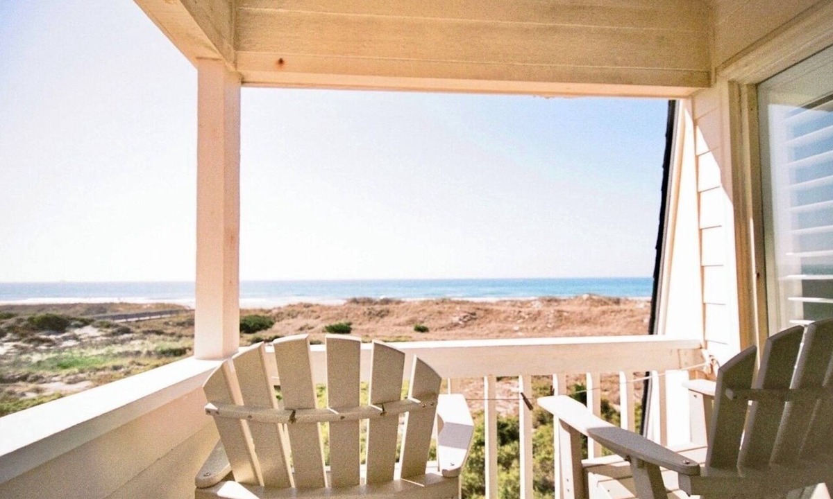 Morehead City Condo | Seaside Retreat - oceanfront, pool sleeps 4, views, previous”Leg-a-Sea”