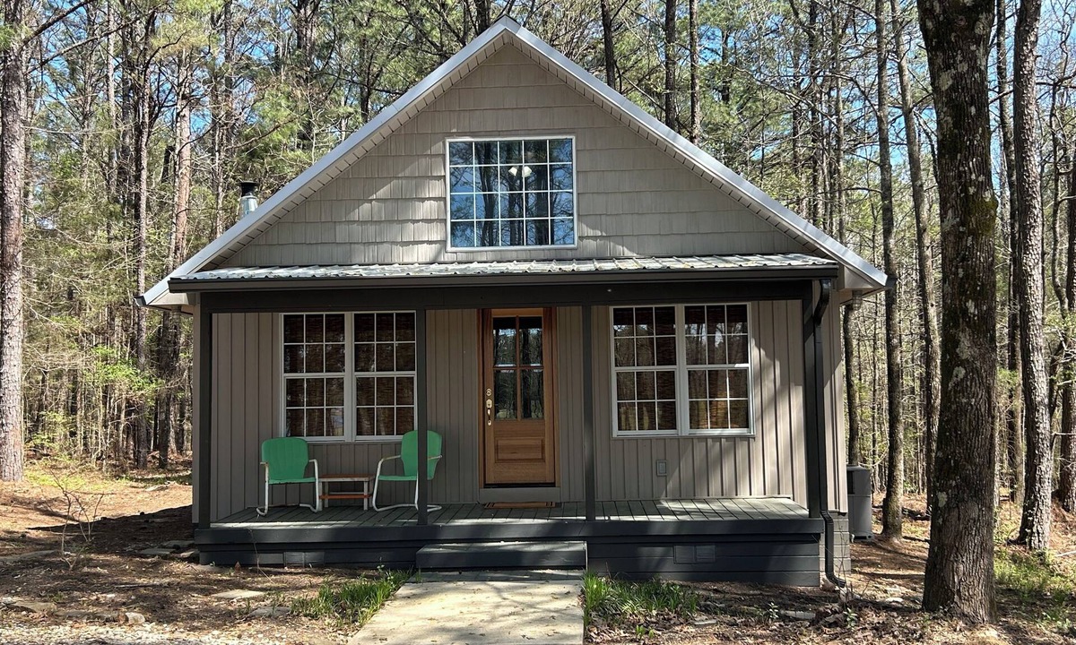 Becker Cabin | Secluded Cabin on private 60 acre lake 10 minutes from Tupelo