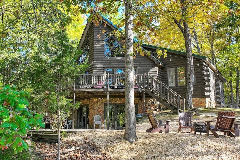 Kuttawa Cabin | Secluded Lakeside Lodge with Private 5-Acre Fishing Lake and Hot Tub Near Lake Barkley, Kentucky