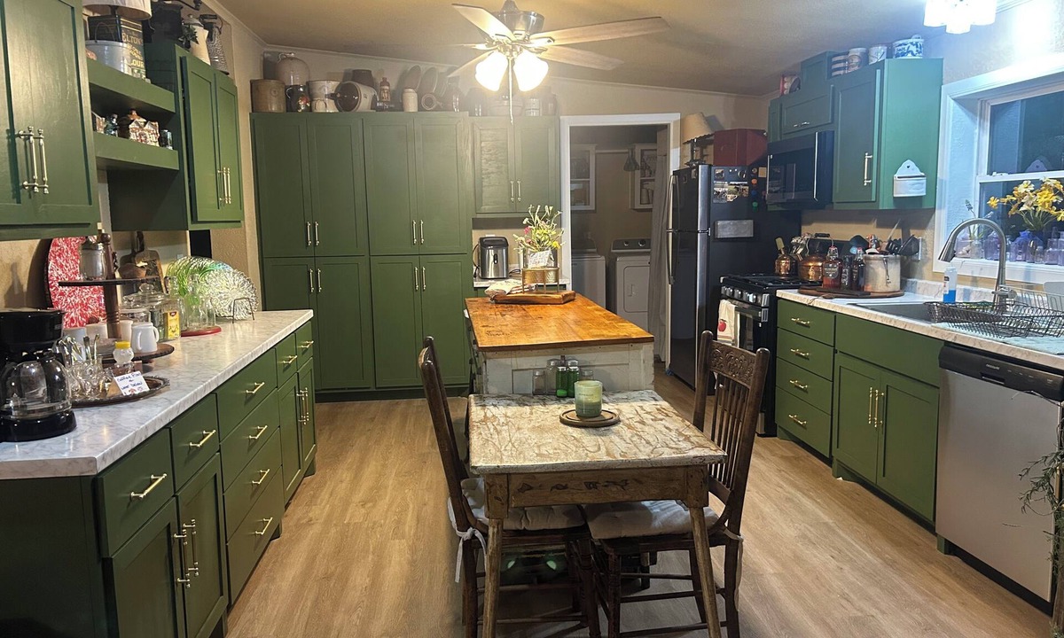 Muskogee County Other | Secluded, shared, spacious, 3 bed farmhouse near Eufaula Lake and Muskogee.