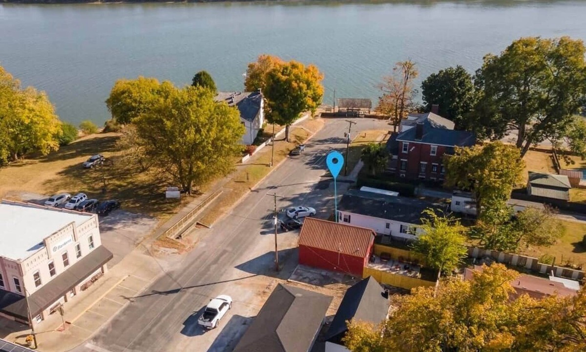 Elizabethtown House | Shawnee Forest, Steps to the River, Tiny Cabin with boutique charm