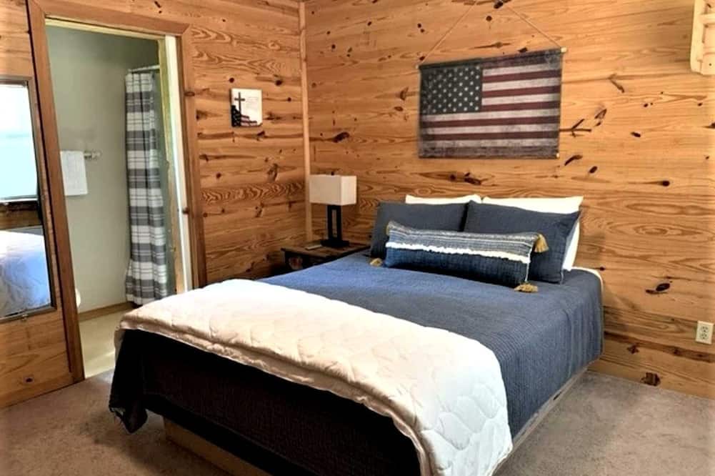 Mountain View Cabin | Simple Cabin with Queen Sized Bed near the Ozark National Forest, Perfect for a Glamping Getaway