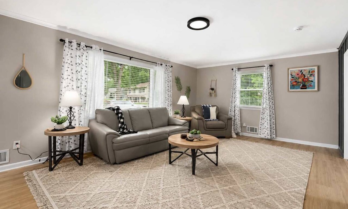 Shawnee House | Sleeps 10 Arcades KingBeds BBQ Grill