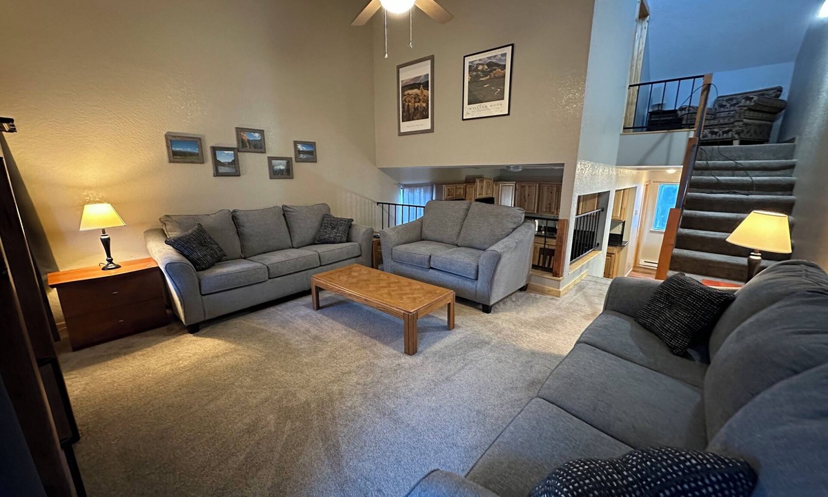 Angel Fire Condo | Sleeps 8! 2 Bedrooms/2 Full Baths, GARAGE & FULLY REMODELED! Close to the hill.