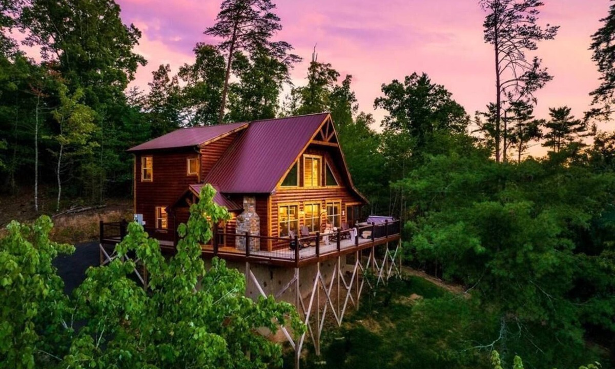 Gatlinburg - Pigeon Forge Ski Chalet | Smokies Sanctuary
