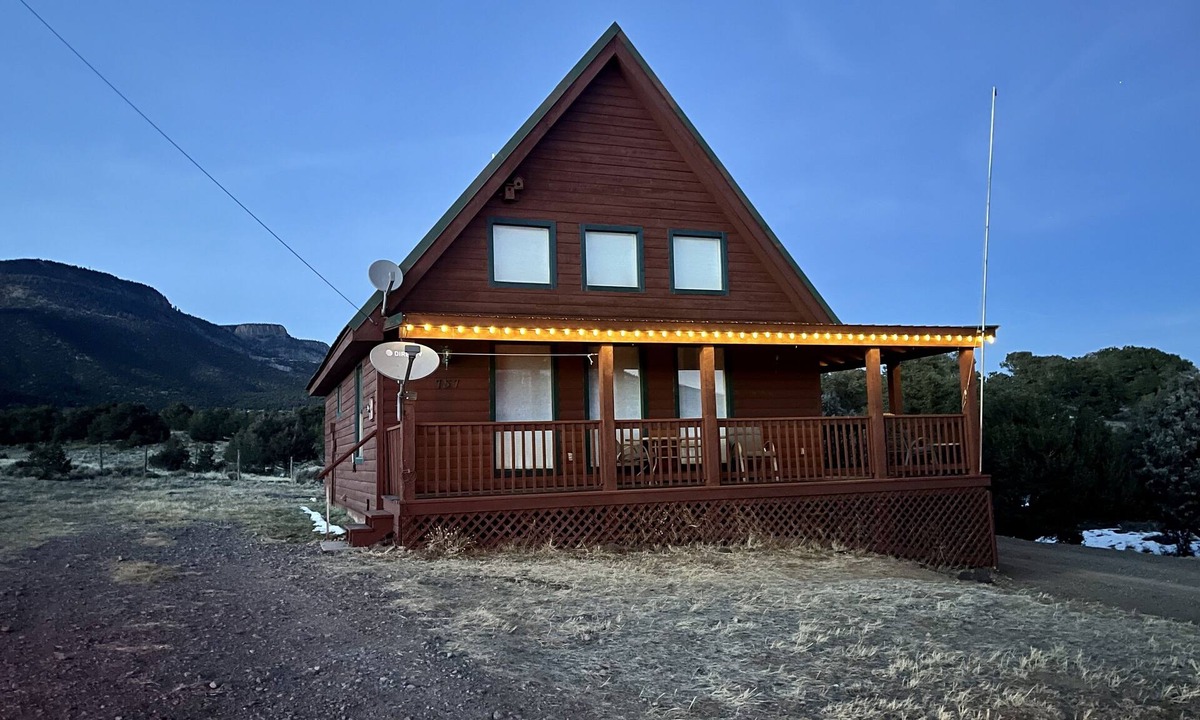 South Fork Cabin | South Fork Shangri-La! Quiet and clean retreat steps from the National Forest!