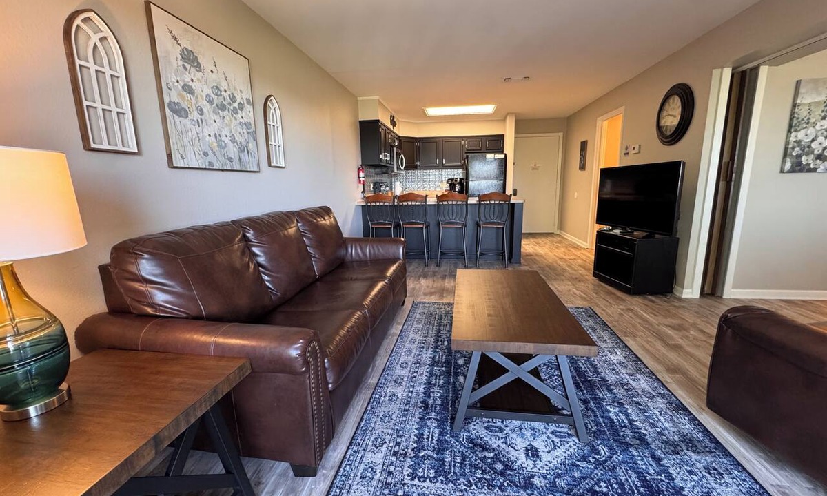 Lake Hamilton Condo | South Shore Newly Updated 1-bedroom! Mini-Golf, pickleball, 2 Pools & More!