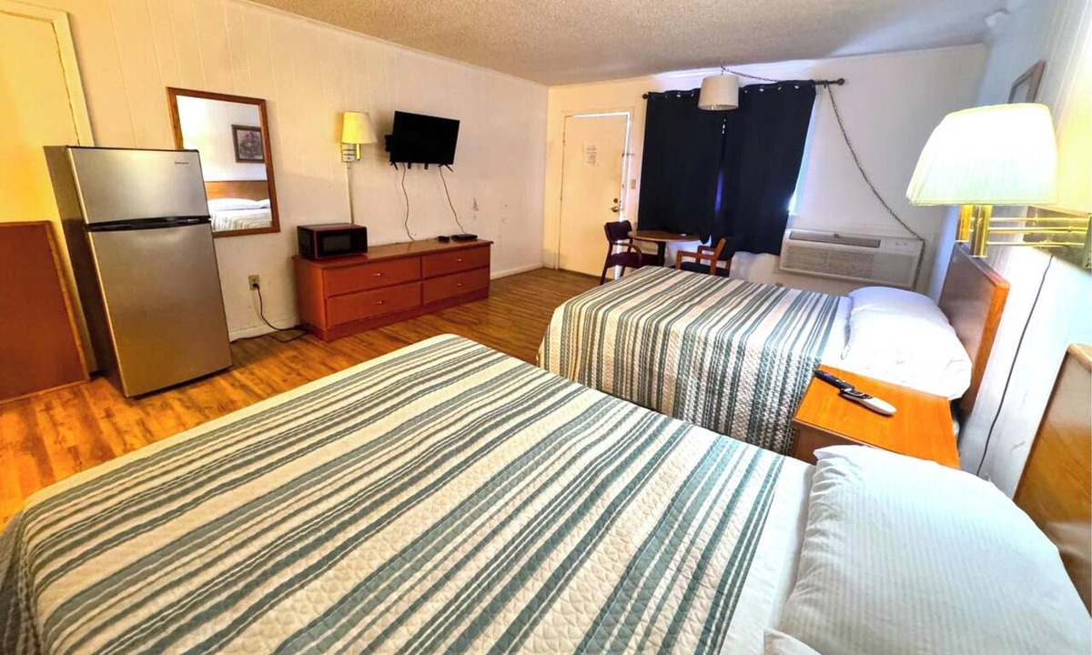Lake Village Hotel | Southern Inn Lake Village Near Greenville MS 1