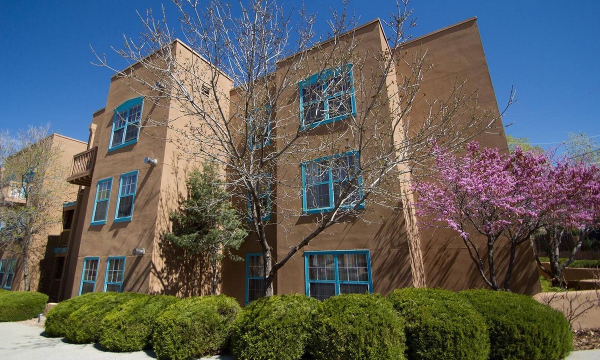 Northeast Santa Fe Resort | Spacious 1 Bedroom Deluxe Suite w/ Resort Pool ,WiFi & More