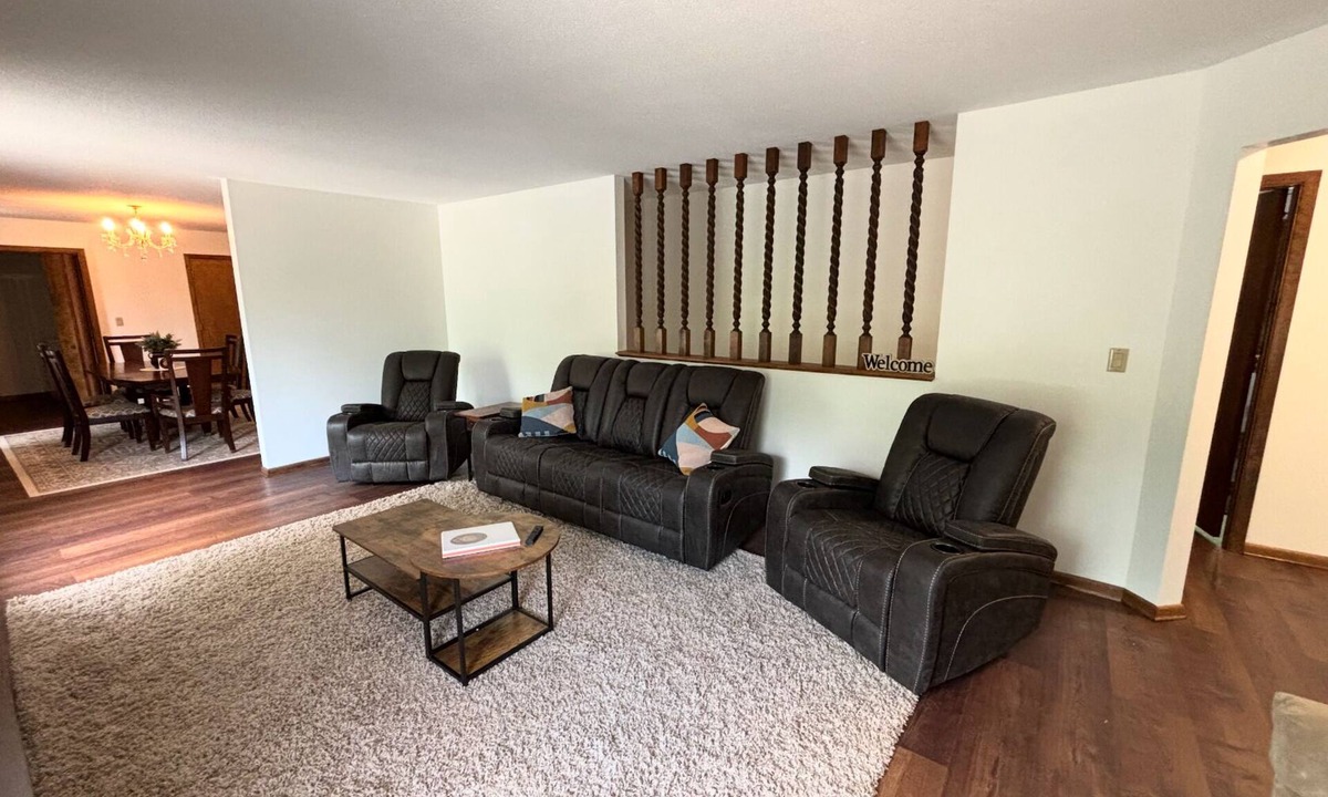 Crete House | Spacious 2-bedroom home, located on 2nd floor.