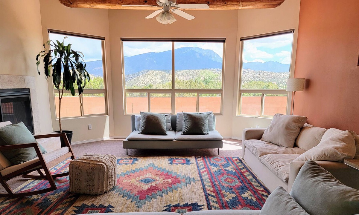 Placitas House | Spacious 3 bedroom house in Placitas with HOT TUB & Mountain Views