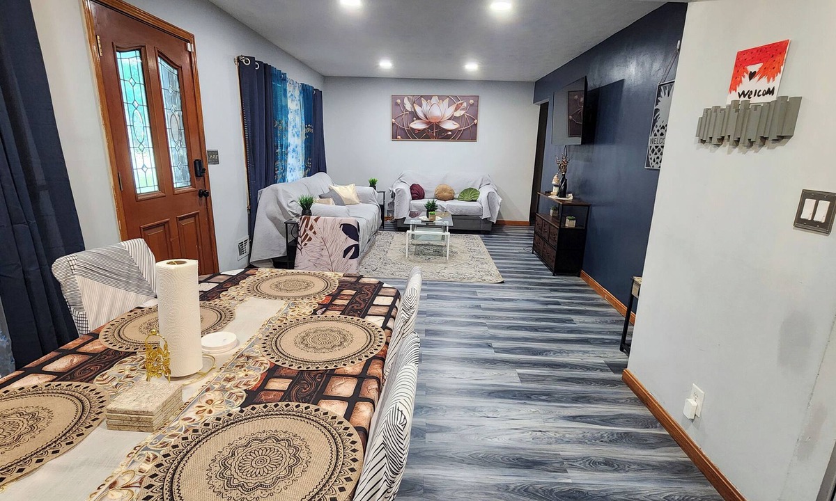 Buechel House | Spacious 3BD Luxury Stay