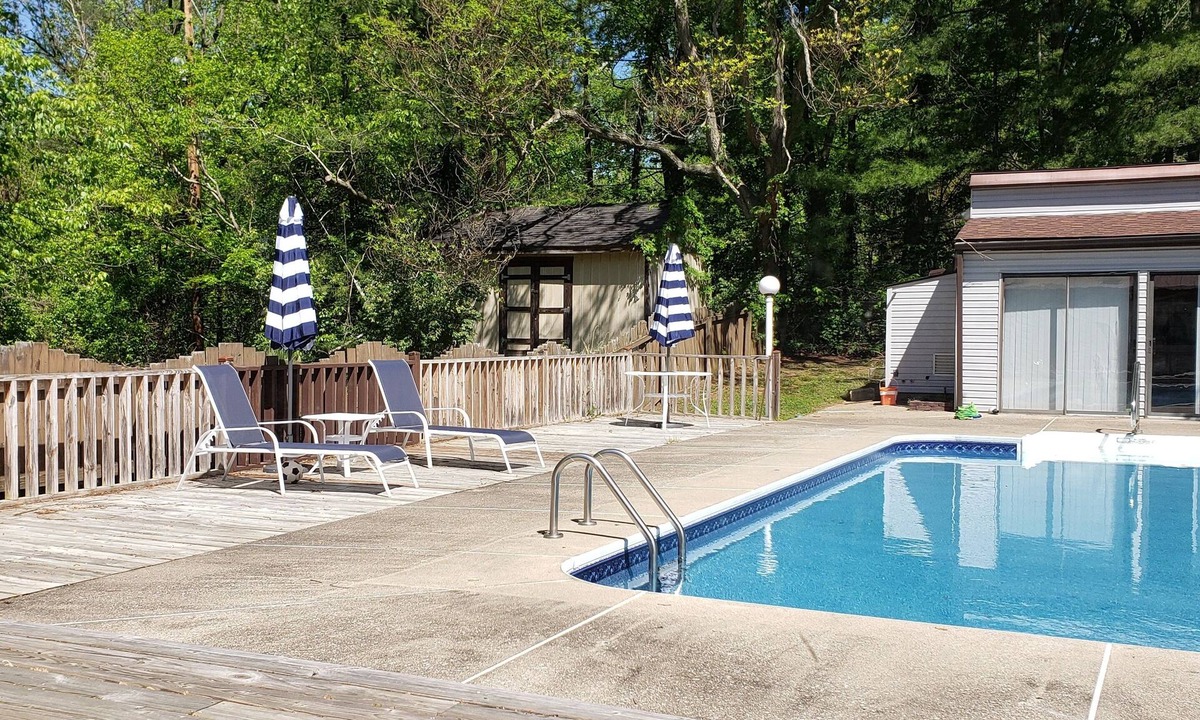 Valley Station House | Spacious 3BR 3.5 Ba House with Pool