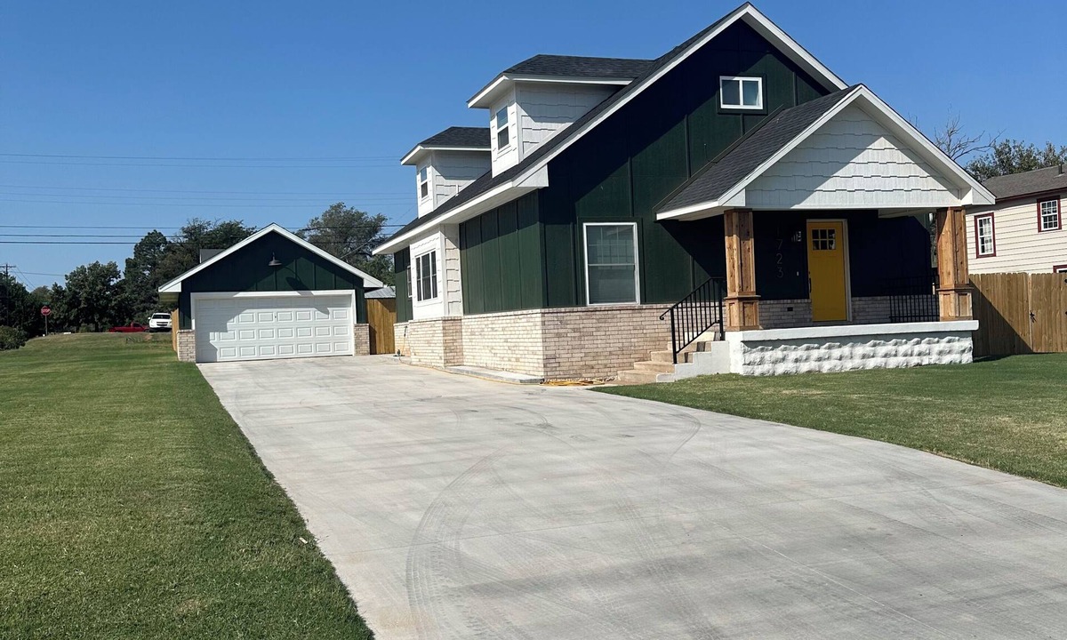 Woodward House | Spacious 4-bedroom bungalow in soothing Woodward with wonderful character!