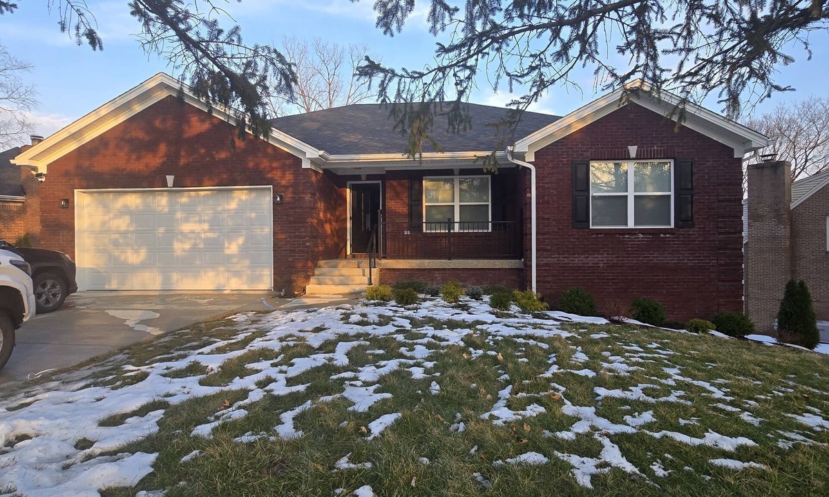 Jeffersontown House | Spacious 5-bedroom house in soothing Louisville with AC