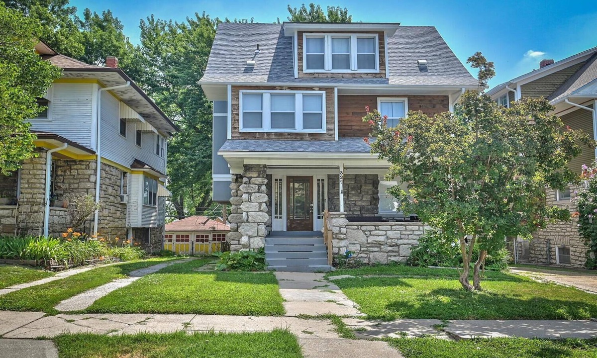 Northeast Kansas City House | Spacious 5-bedroom house in lovely Kansas City