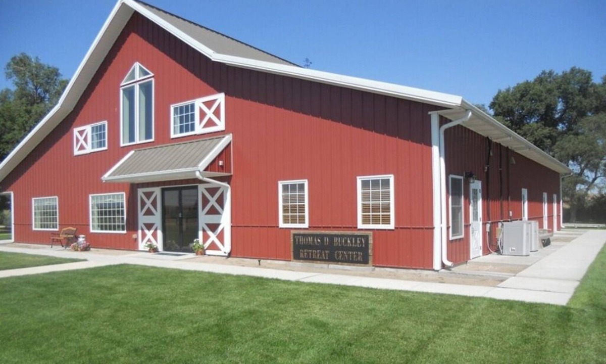 Cheyenne County Cabin | Spacious 7‑Bedroom, 60‑Bed Lodge — Secluded Retreat in Scenic Western Nebraska