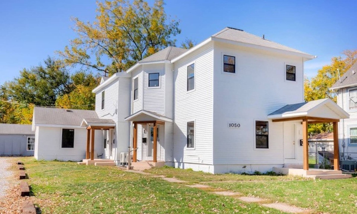 Des Moines House | Spacious 9BR Home~Ideal for Groups~Near Downtown