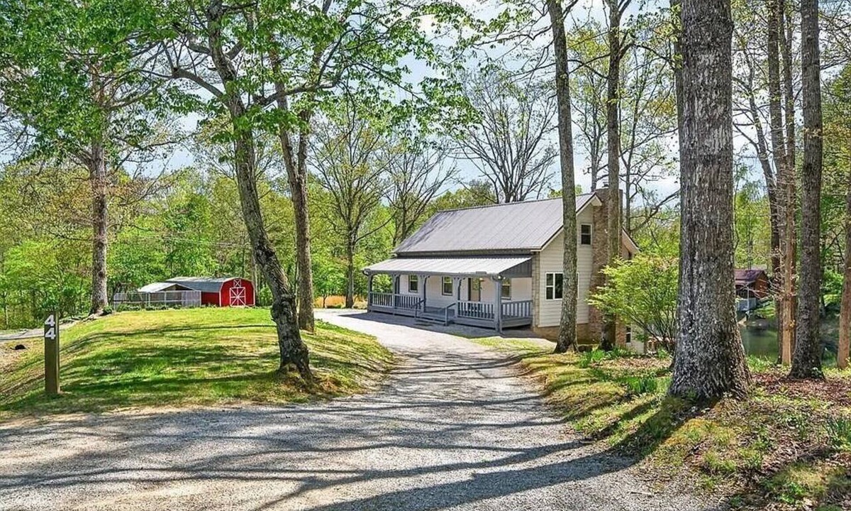 Crossville House | Spacious Cabin Oasis – Waterfront & Serene