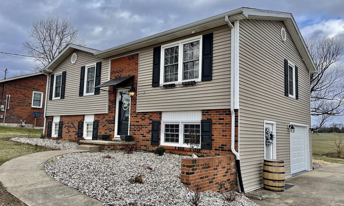 Lebanon House | Spacious cozy renovated home Bourbon Trail