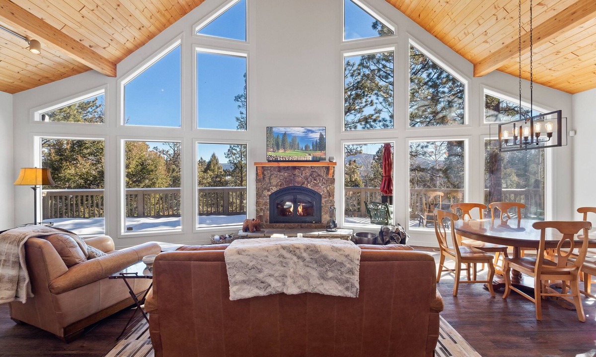Angel Fire House | Spacious Mountain Chalet | Pet Friendly | Fireplace | Billiard Table | Royal Retreat