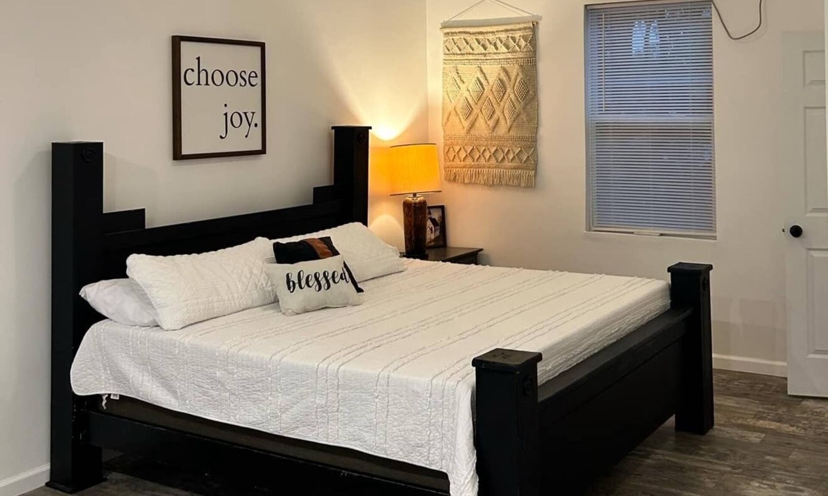 Mena House | Spacious townhome convenient to everything! Great rates! ⭐