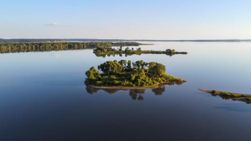 Madill Hotel | Spacious Wooden Suite #3 By The Lake at Texoma Shores Resort