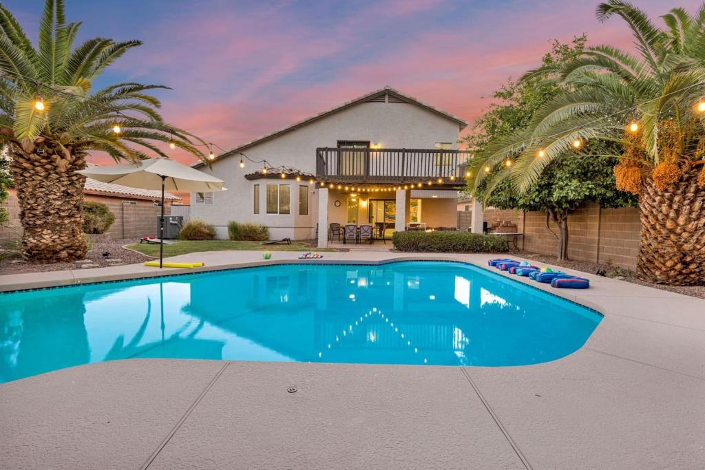 Dave Brown Autumn Hills House | Sparkling SaltwtrPoolSpaFirepitFreeNetflixWiFi