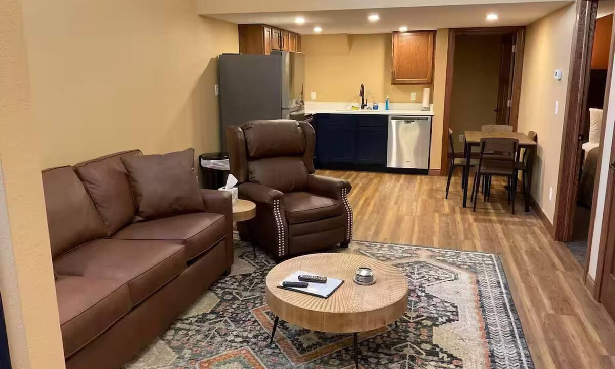 Unionville Hotel | Square View Inn Suite 2