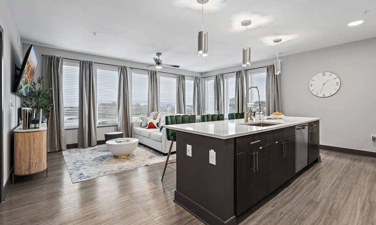 West End Apartment | Stay in the heart of Nashville with CMC Stays.