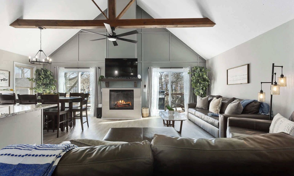 New Century House | Stay on the Lake Sleeps 11 Private Dock MAJOR INTERNATIONAL SPORTING EVENT 26!