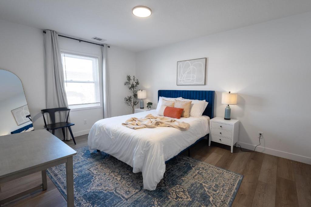 Manhattan Apartment | Steps from Aggieville - Fun Manhattan Stay
