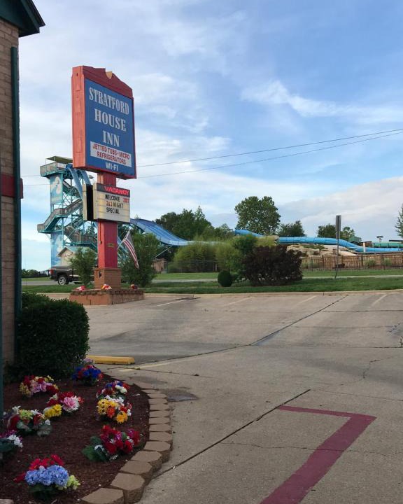 Branson Theater District Hotel | Stratford House Inn