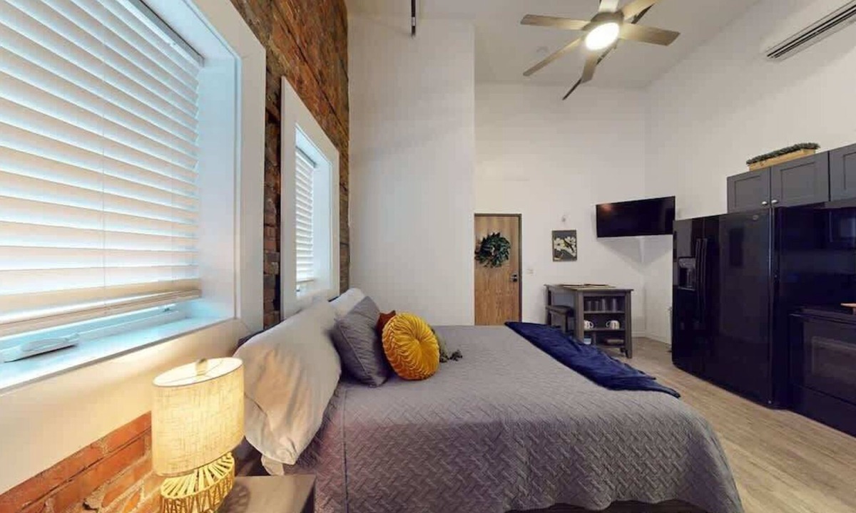 Grand Island House | Street-Side Downtown Studio