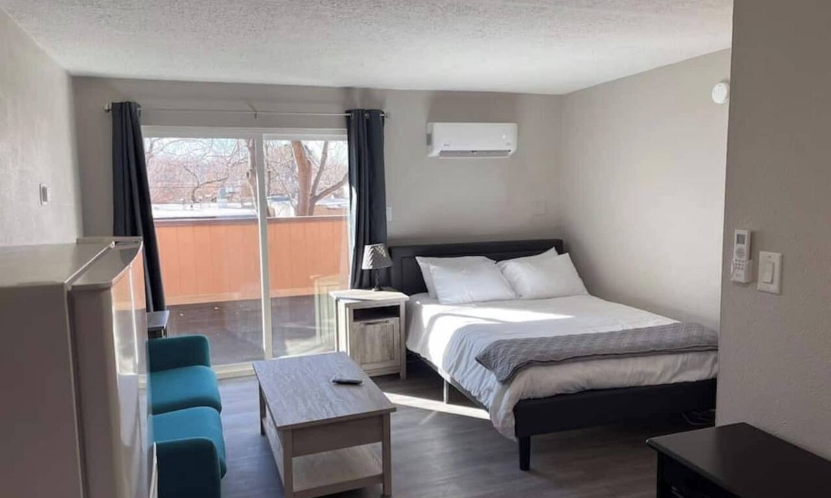 University Heights Apartment | Studio apartment Near UNM, Nob-Hill and downtown.