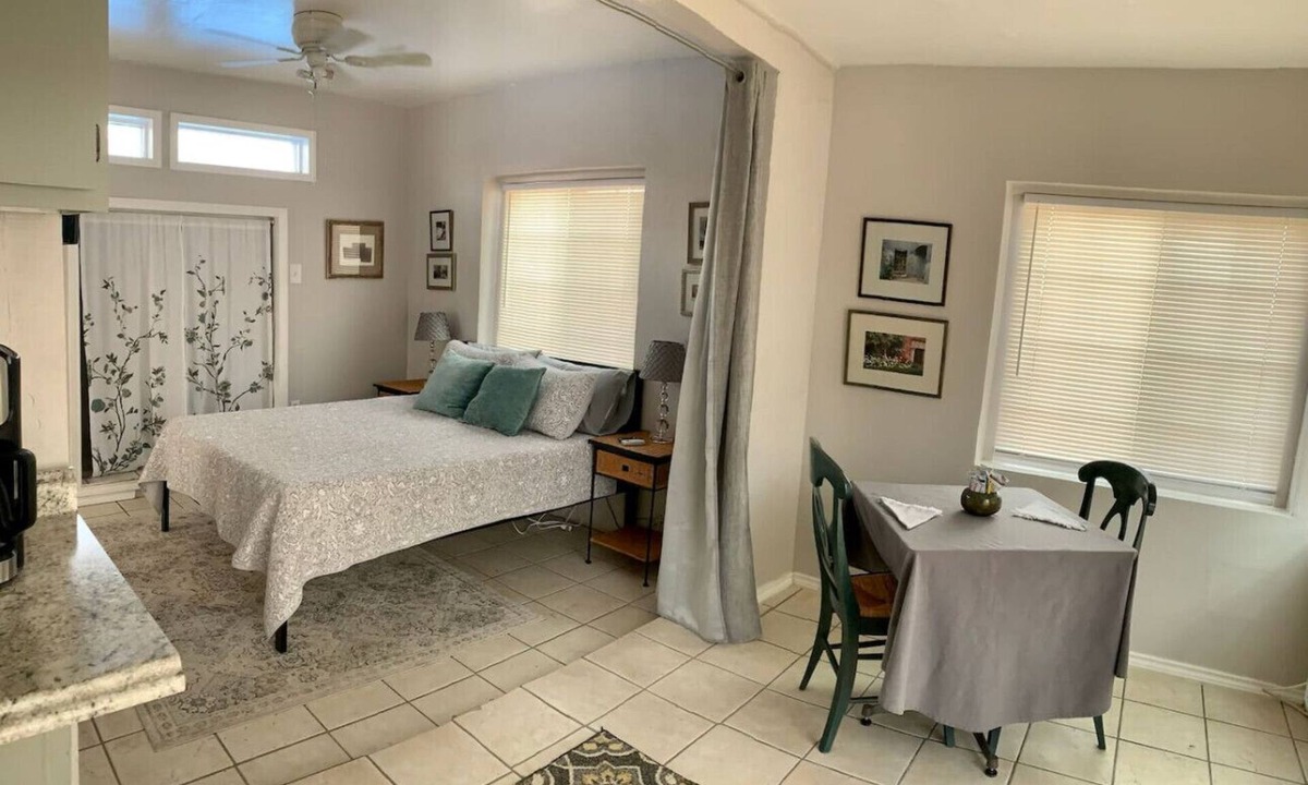 Las Cruces House | Studio w/queen bed, pets ok, 3 min to Farmer's mkt