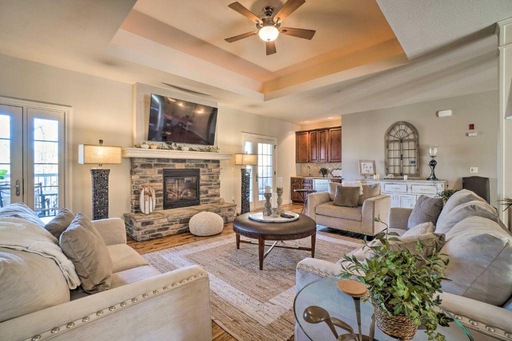 Branson Villa | Stunning Branson Villa with On-Site Golf Access