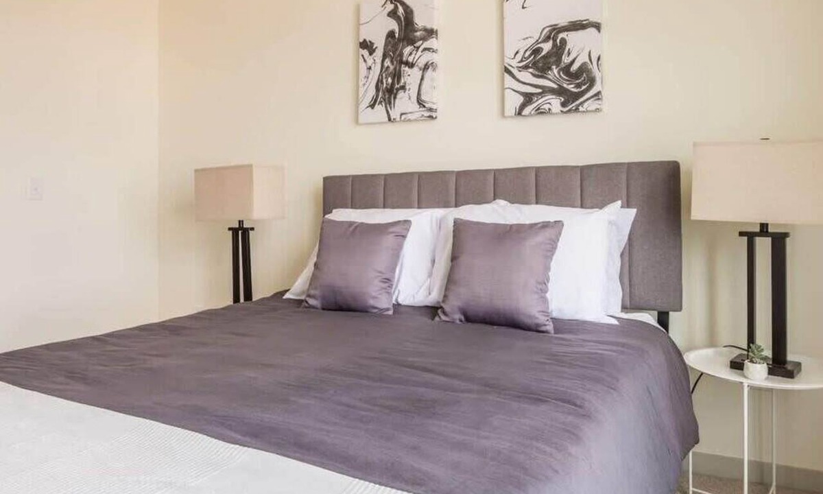 Downtown Louisville Apartment | Stunning Nulu 1BR CozySuites 07