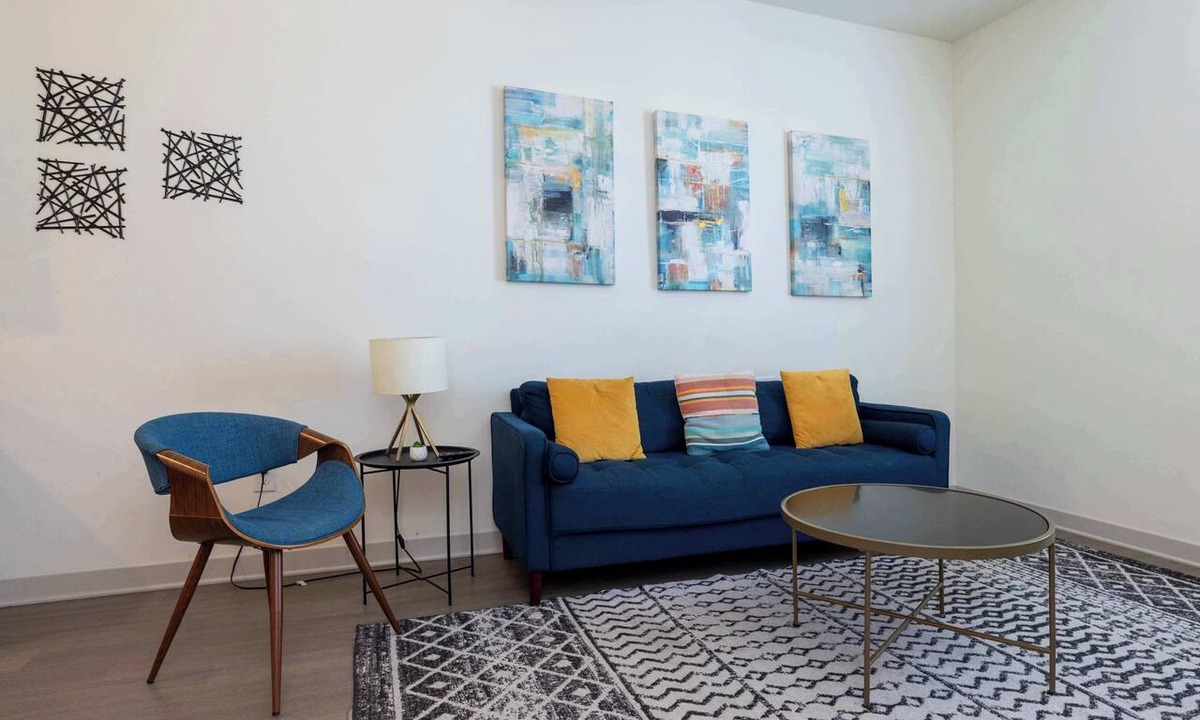 Downtown Louisville Apartment | Stunning Nulu 1BR CozySuites 06