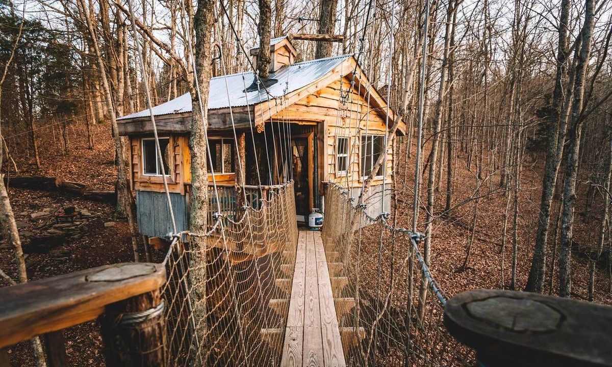 Stonewall Cabin | Stunning Tree House Tucked Away Among the Trees near Germantown, Kentucky