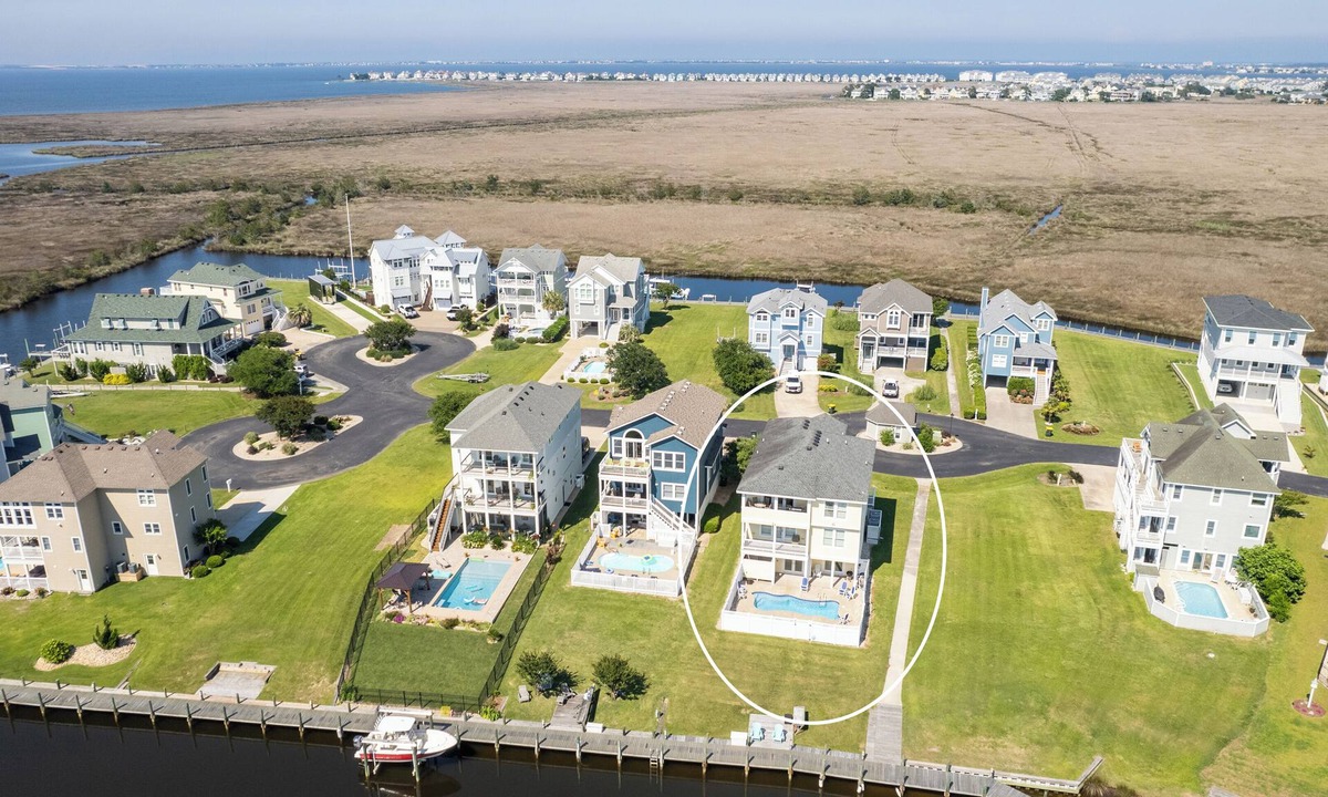 Manteo House | Stunning Views! 5 bed 5.5 bath w/rec room & pool! Great location~Roanoke Island