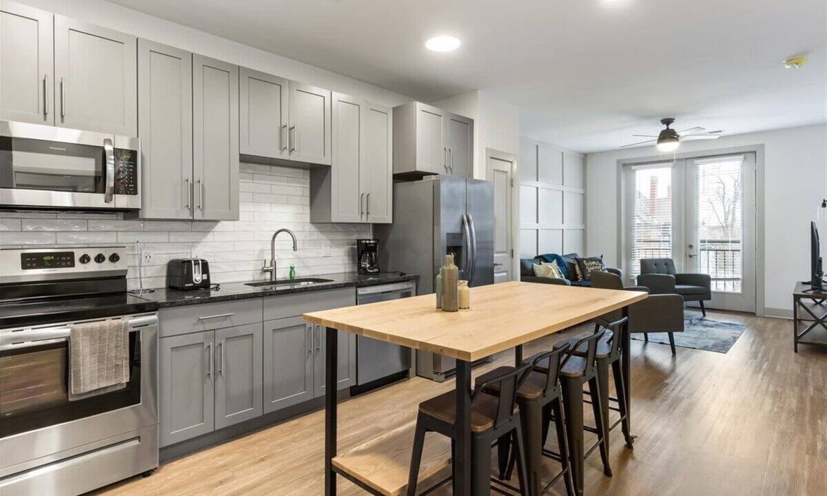 East Walnut HIlls Apartment | Stylish apartment near shops and entertainment