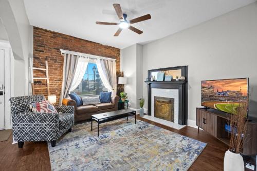 Jeffersonville House | Stylish Home in Historic District Near Riverwalk